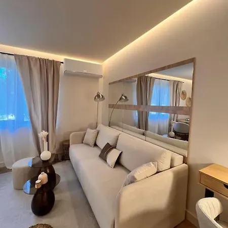 Cozy Design 1 Bedroom Apartment *