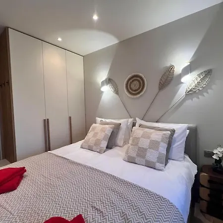 Cozy Design 1 Bedroom Apartment *